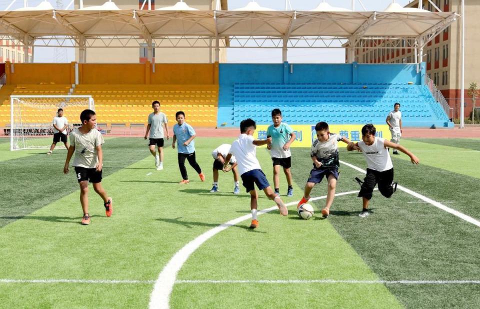 qyKOS, 刚保说, 名足球少年 qyKOS, 刚保说, 名足球少年