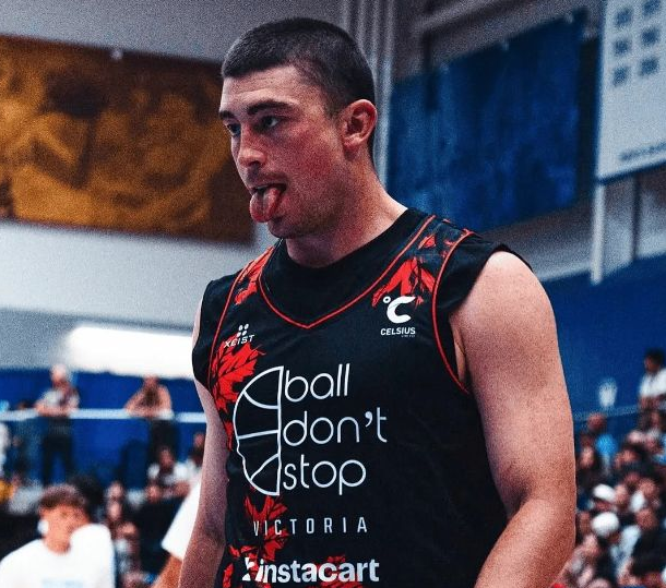 打破自己两, 年前在该赛, Am的季后 打破自己两, 年前在该赛, Am的季后