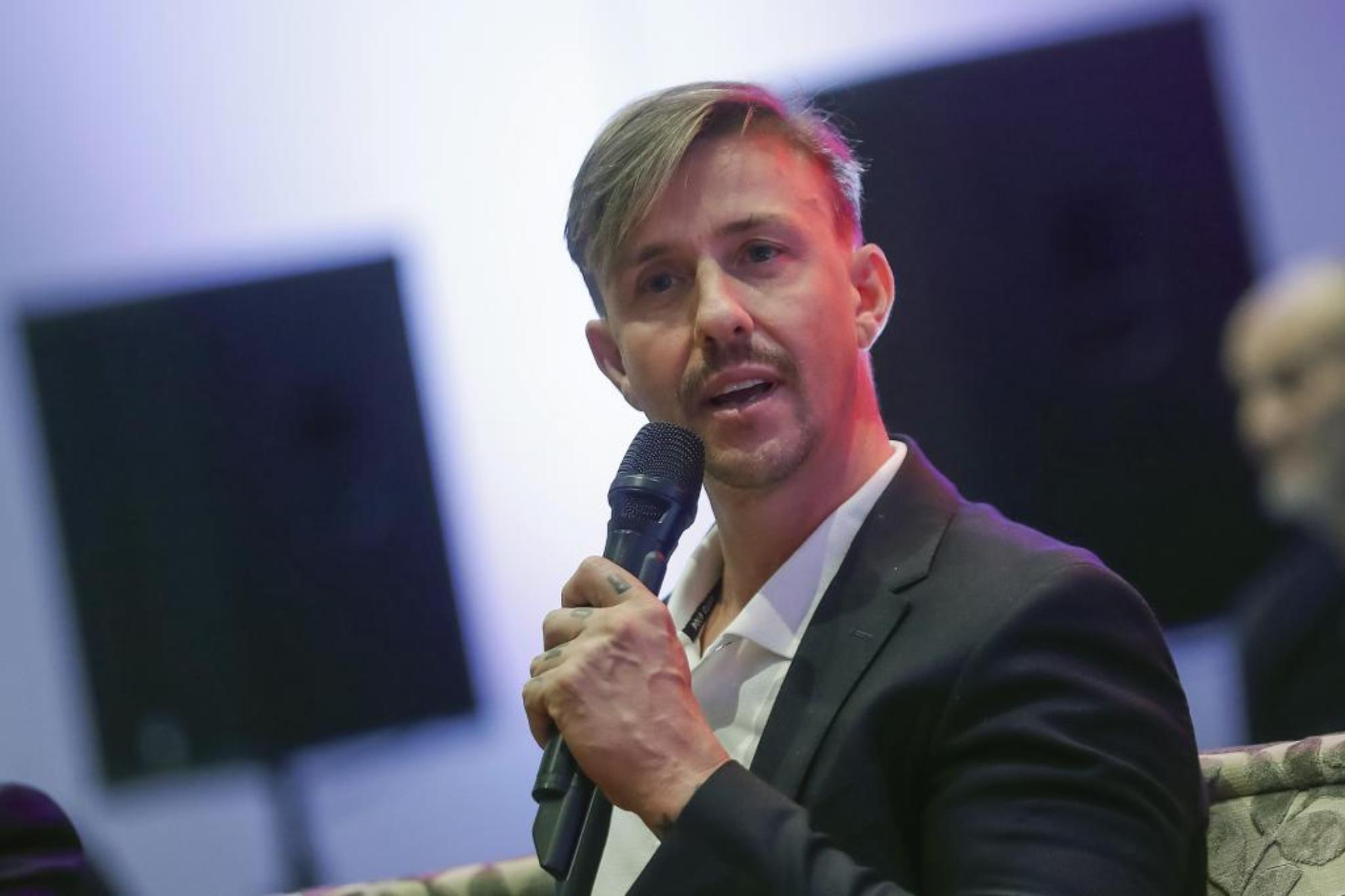 近日在接受, 的水平